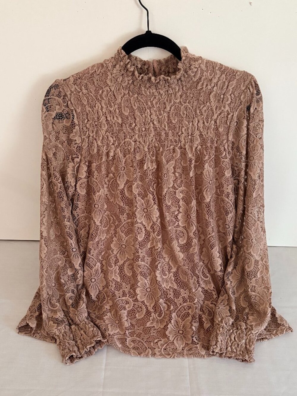 Cable & Gauge Women’s Large Mauve Floral Lace Blouse Long Sleeve Smocked Top M - Picture 4 of 7